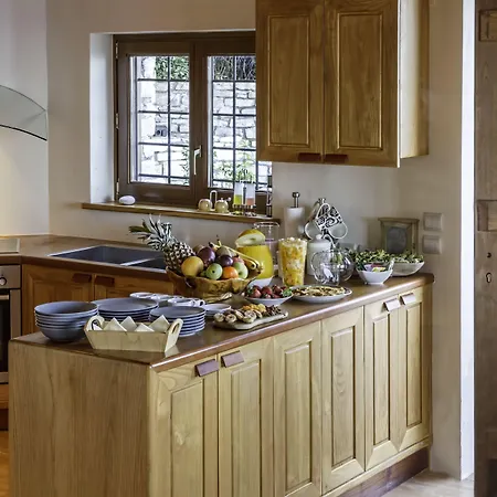 Dionysos Luxury 호텔 *