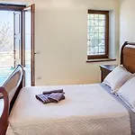Dionysos Luxury Hotell *
